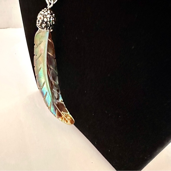 Elegant Silver Necklace with Iridescent Pendant - Picture 5 of 9